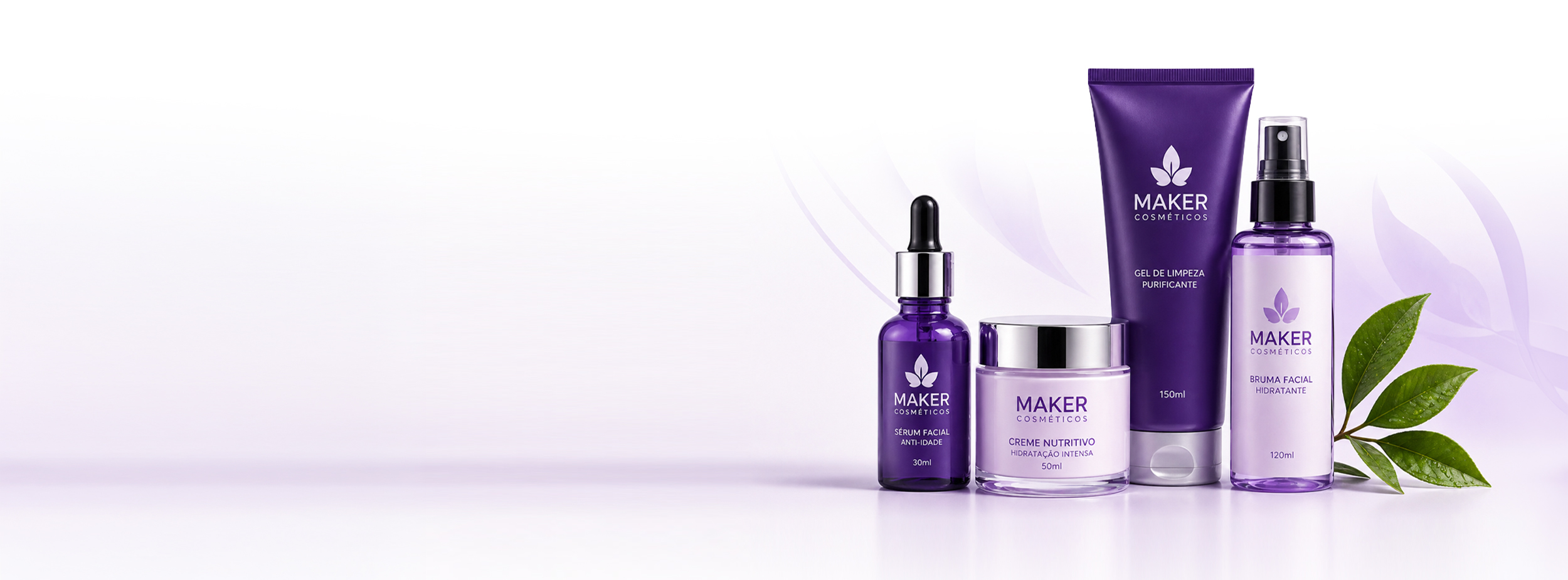 Linha completa de cosméticos Maker em tons lilás sobre fundo suave com lavanda